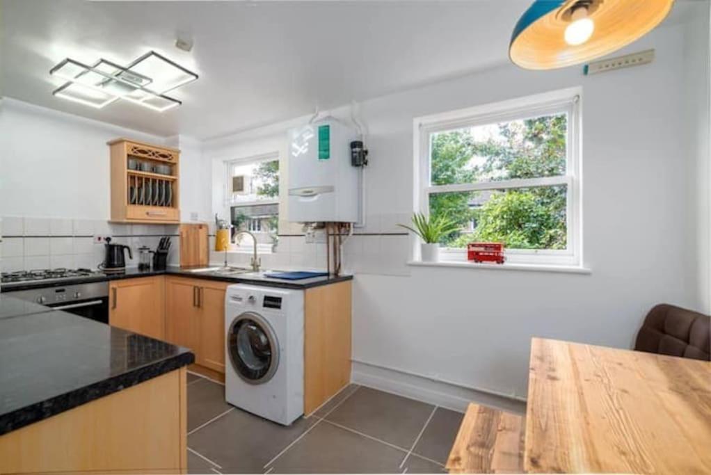 Quiet 4 Bedroom House Between Camden & Kings Cross لندن المظهر الخارجي الصورة