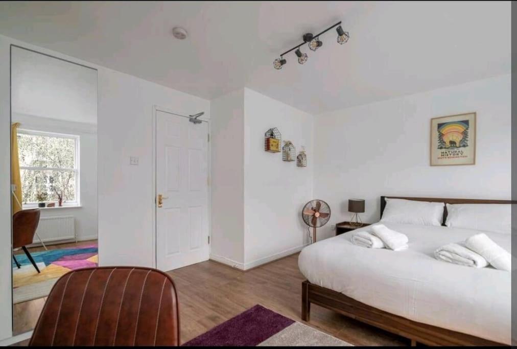 Quiet 4 Bedroom House Between Camden & Kings Cross لندن المظهر الخارجي الصورة